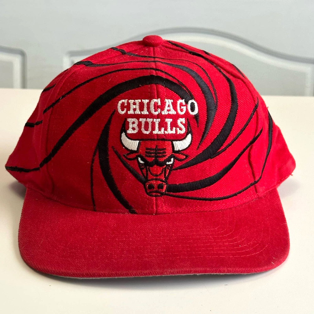 Vintage NBA Chicago Bulls Drew Pearson red swirl snapback hat embroidered cap